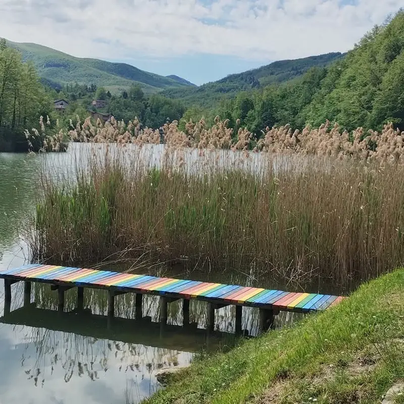 Il lago di Castel dell'Alpi visto dal sentiero