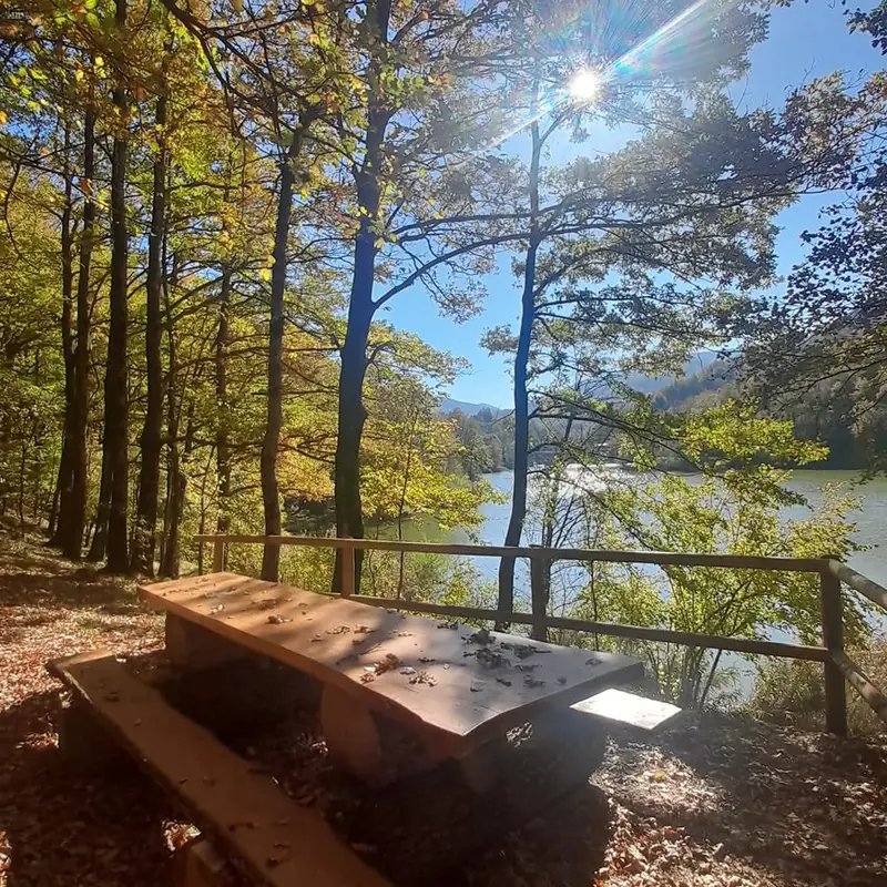 Il lago di Castel dell'Alpi, nei dintorni di Madonna di Fornelli